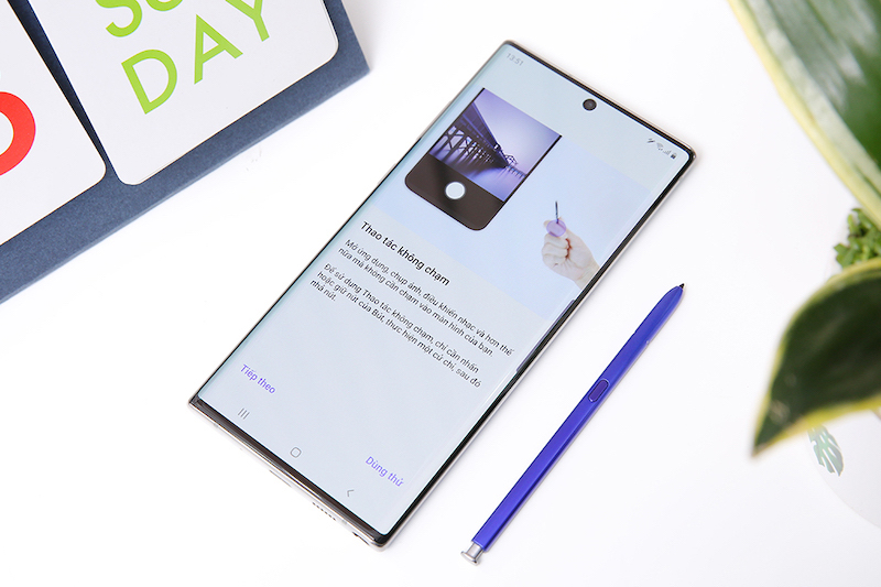 Điện thoại Samsung Galaxy Note 10+ | Màn hình