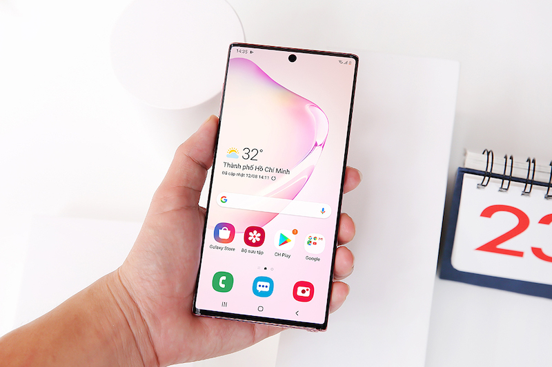 Điện thoại Samsung Galaxy Note 10 | Màn hình