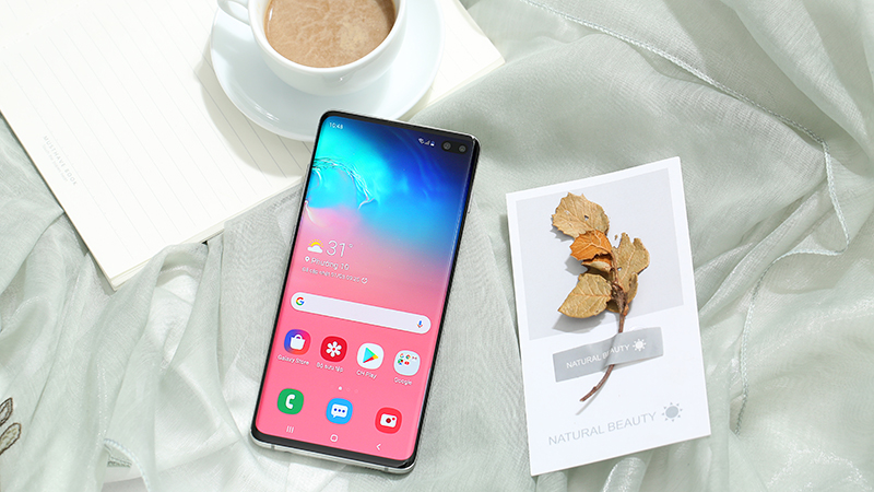 Mặt trước điện thoại Samsung Galaxy S10+ chính hãng