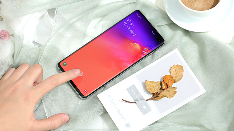 Vân tay trên điện thoại Samsung Galaxy S10+ 512GB chính hãng