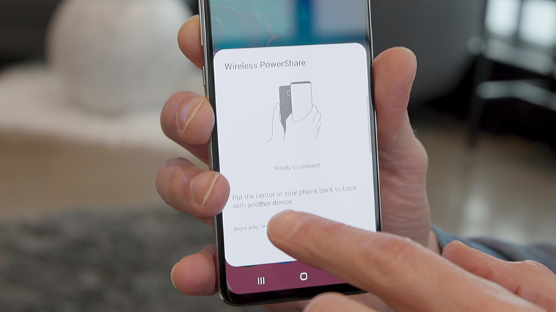 Tính năng PowerShare trên Galaxy S10+